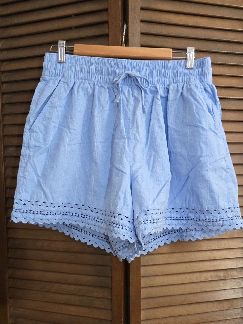 Crown & Ivy 100% cotton Lace-Hem Shorts